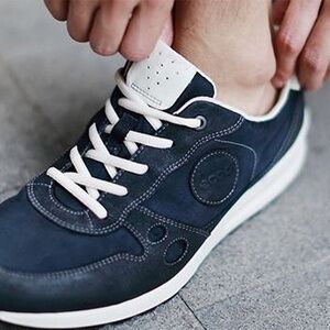 Ecco Black and Cream Sneakers with Streamlined Design size 41